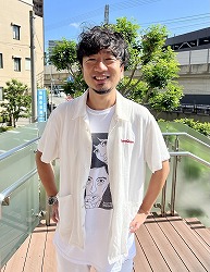 角　嘉洋